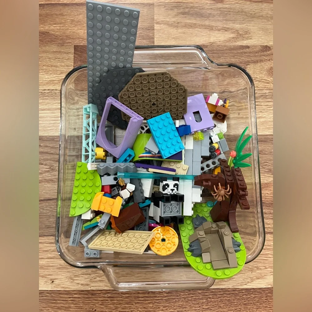 Lego Lot - Gallon Bag of Colorful Building Toy Pieces - Assorted Colors & Sets 1 - Picture 4 of 4